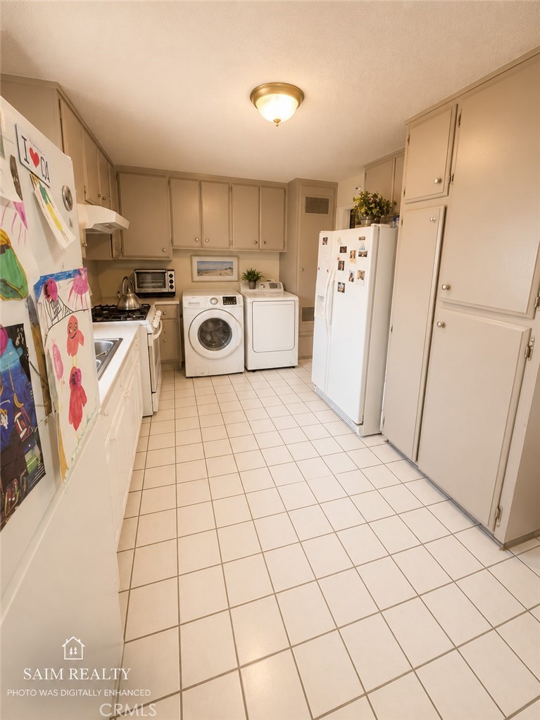 22113 22115 Seine Avenue Property Photo 14