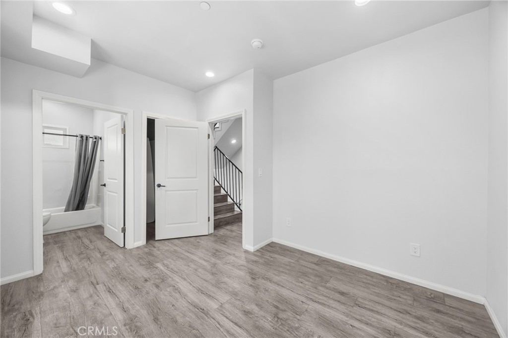 1171 W 36th Pl Property Photo 15