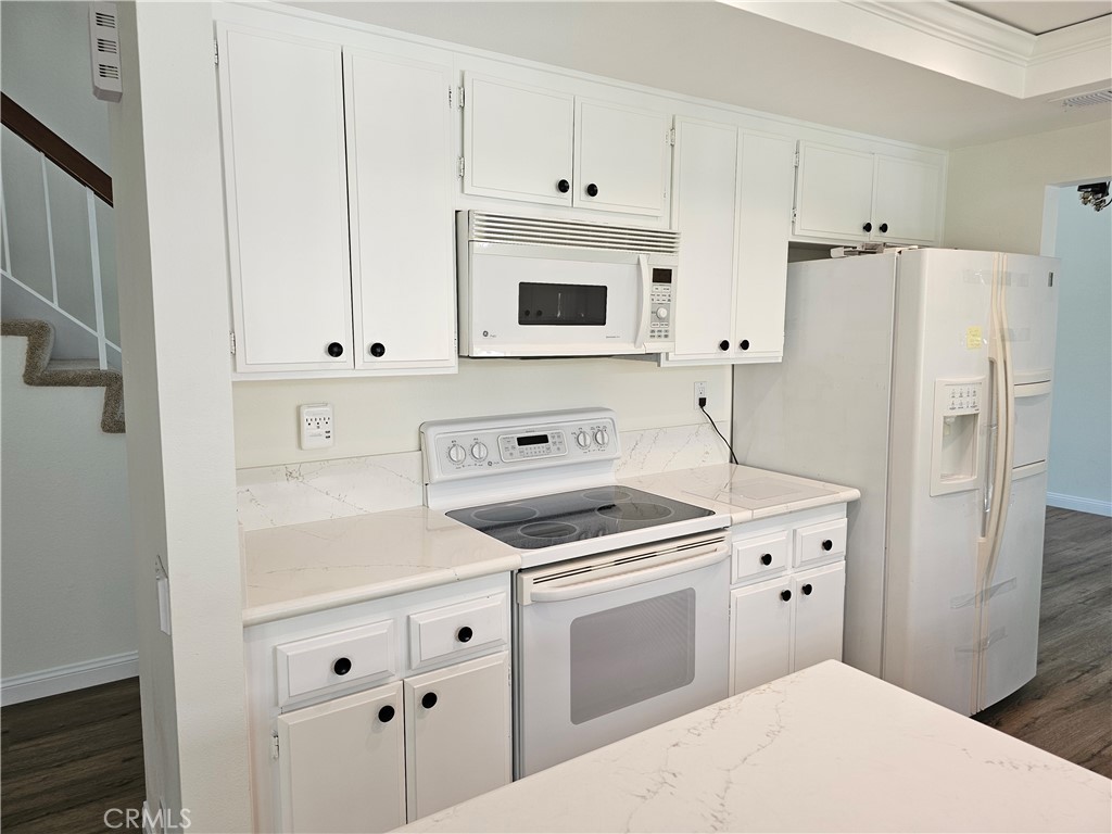 25825 Southbrook Property Photo 4