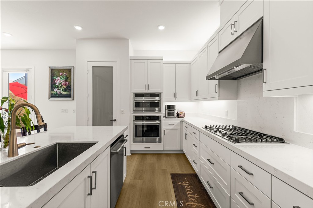 405 Clipper Property Photo 6