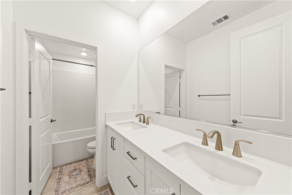 405 Clipper Property Photo 17