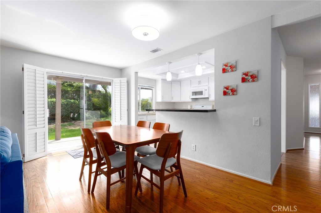 28302 Borgona Property Photo 6