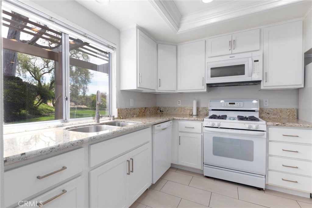 28302 Borgona Property Photo 26