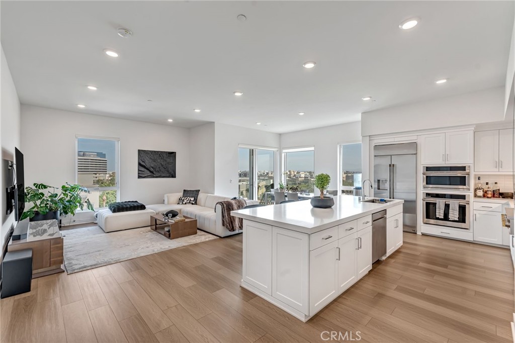 4600 Rivington Property Photo 3