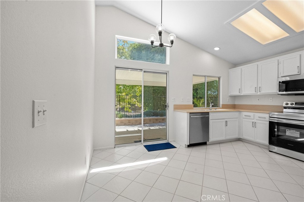 23955 Via Astuto Property Photo 12