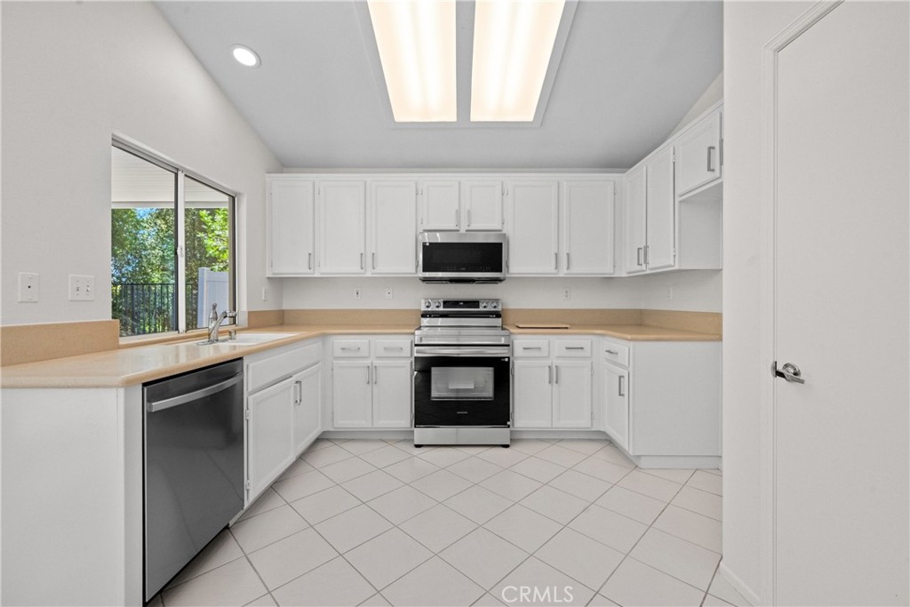 23955 Via Astuto Property Photo 13