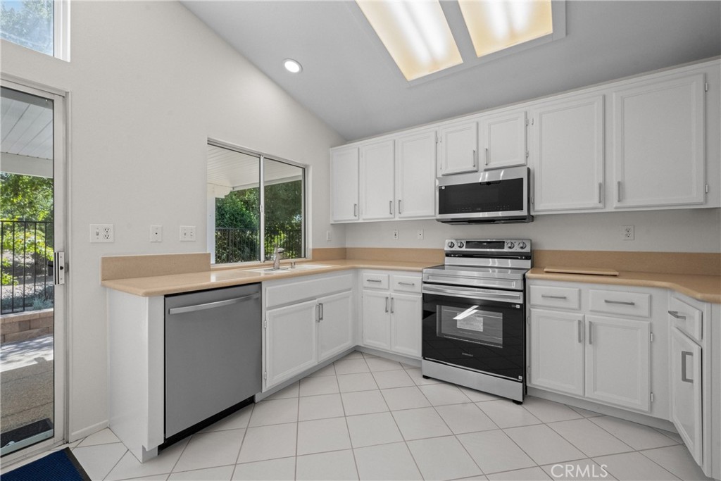 23955 Via Astuto Property Photo 16