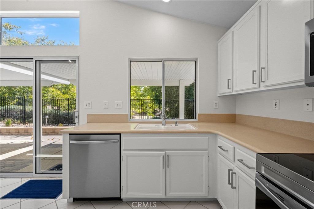 23955 Via Astuto Property Photo 18
