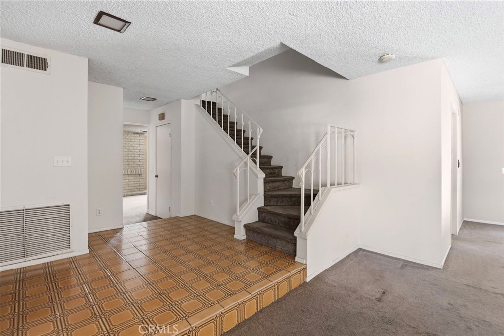 1541 Pinewood Place Property Photo 3