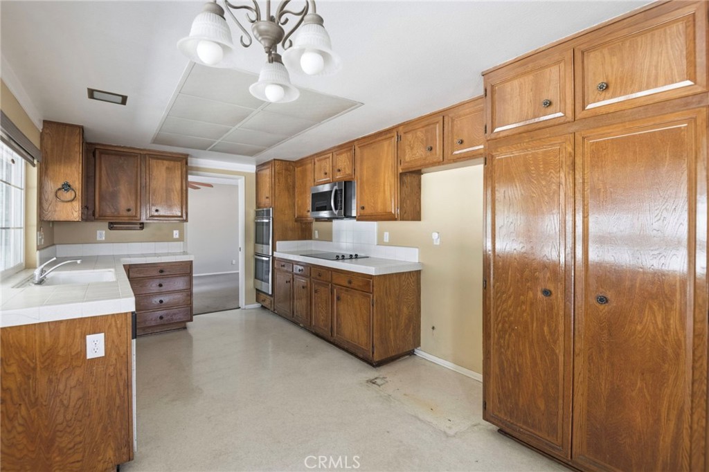 1541 Pinewood Place Property Photo 12