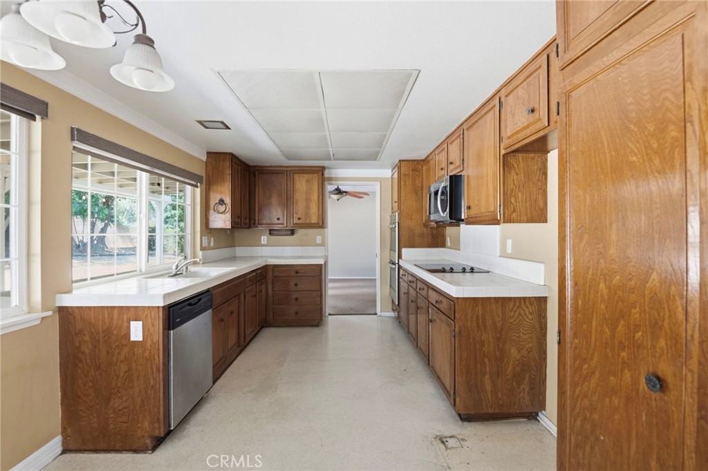 1541 Pinewood Place Property Photo 13