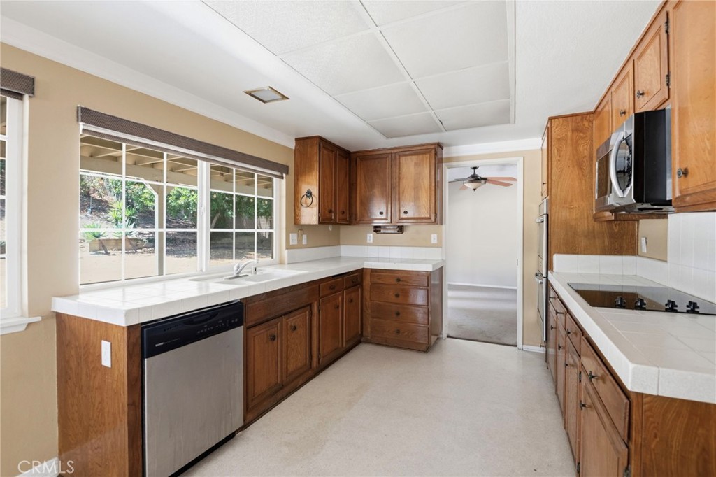 1541 Pinewood Place Property Photo 14
