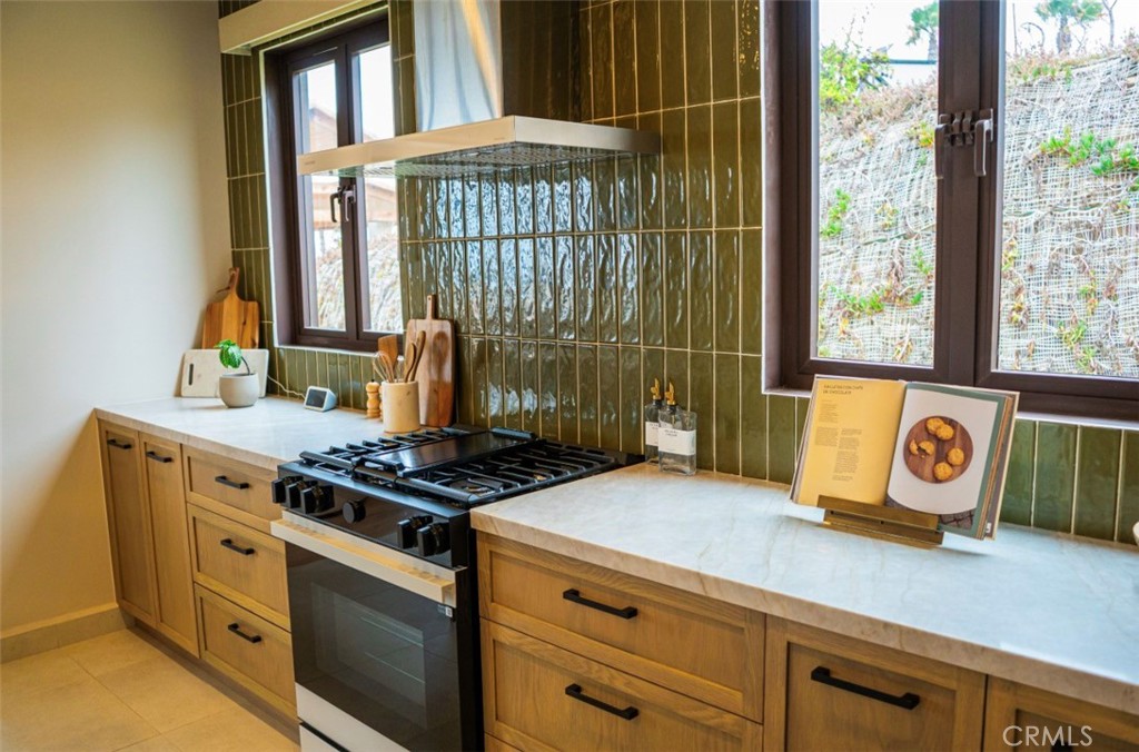 OC26162065 Property Photo 13