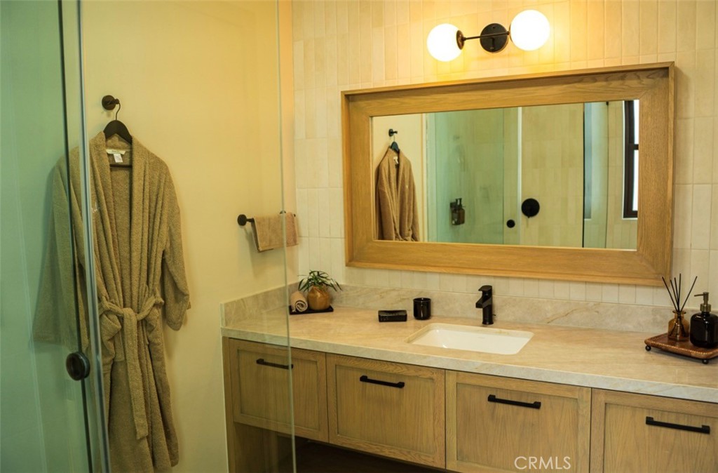 OC26162065 Property Photo 17