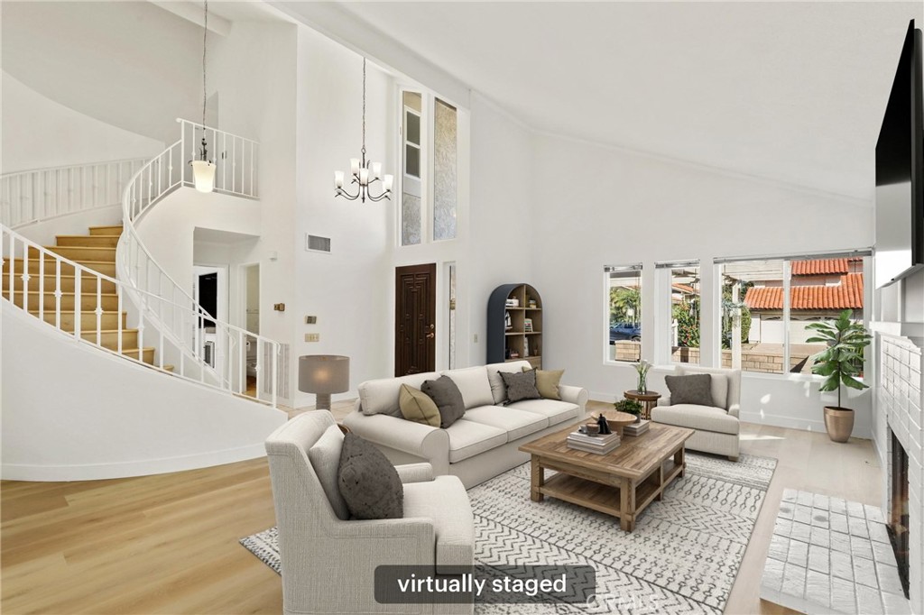 4955 Via Papel Property Photo 5