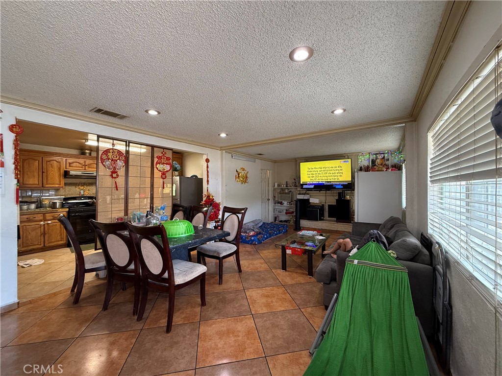 4728 W Henderson Pl Property Photo 2