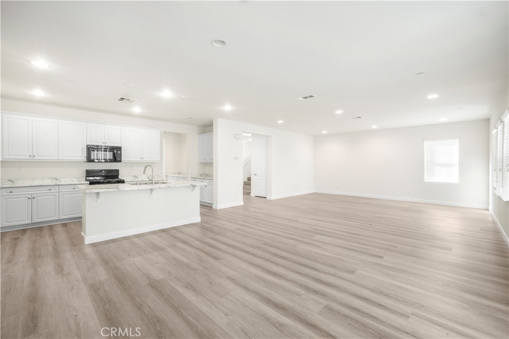 7682 Rotunda Court Property Photo 5