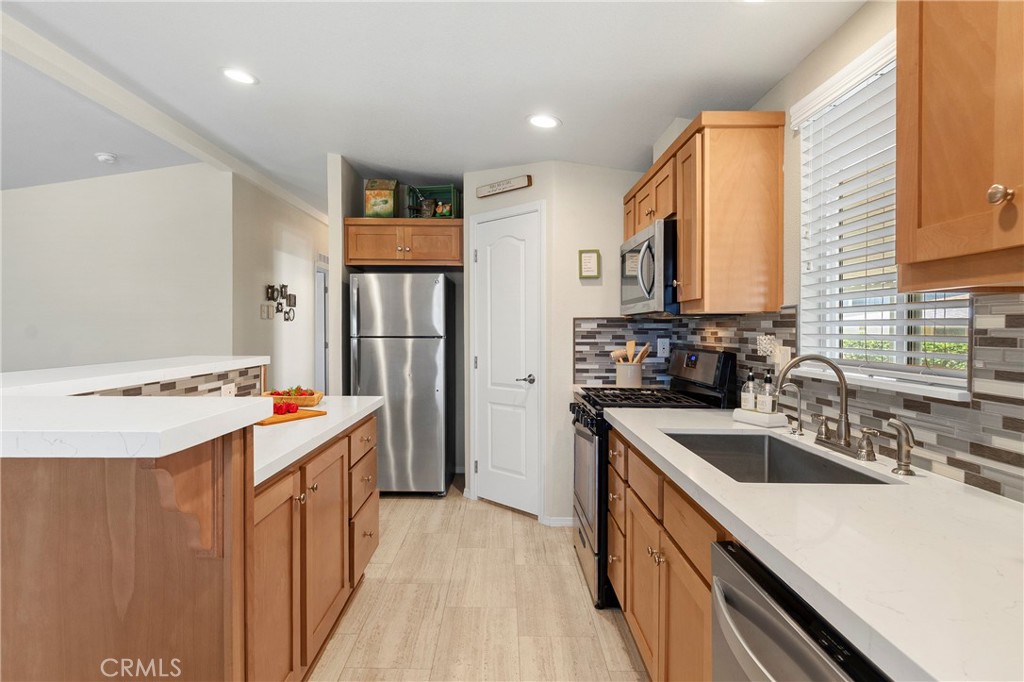 1424 Glengrove Property Photo 2
