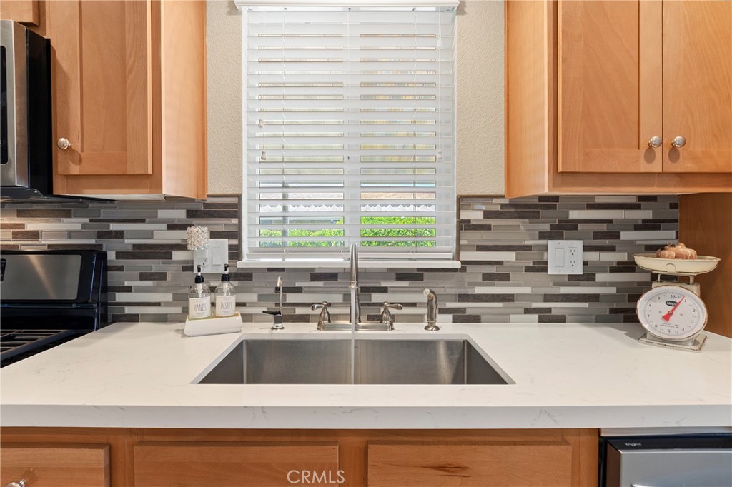 1424 Glengrove Property Photo 3
