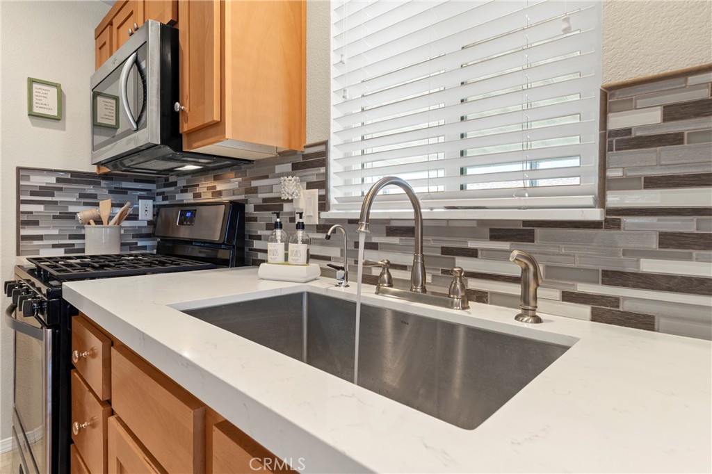 1424 Glengrove Property Photo 6