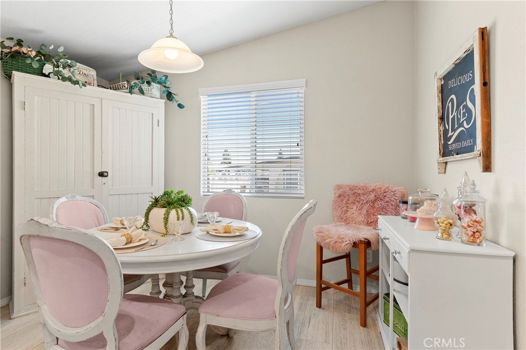 1424 Glengrove Property Photo 8