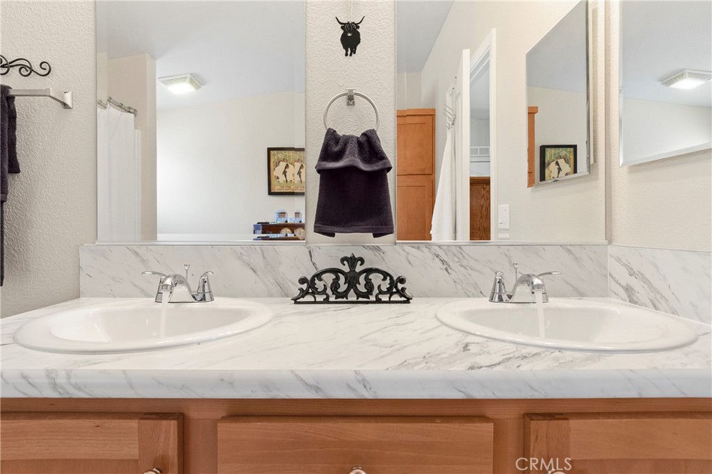 1424 Glengrove Property Photo 22