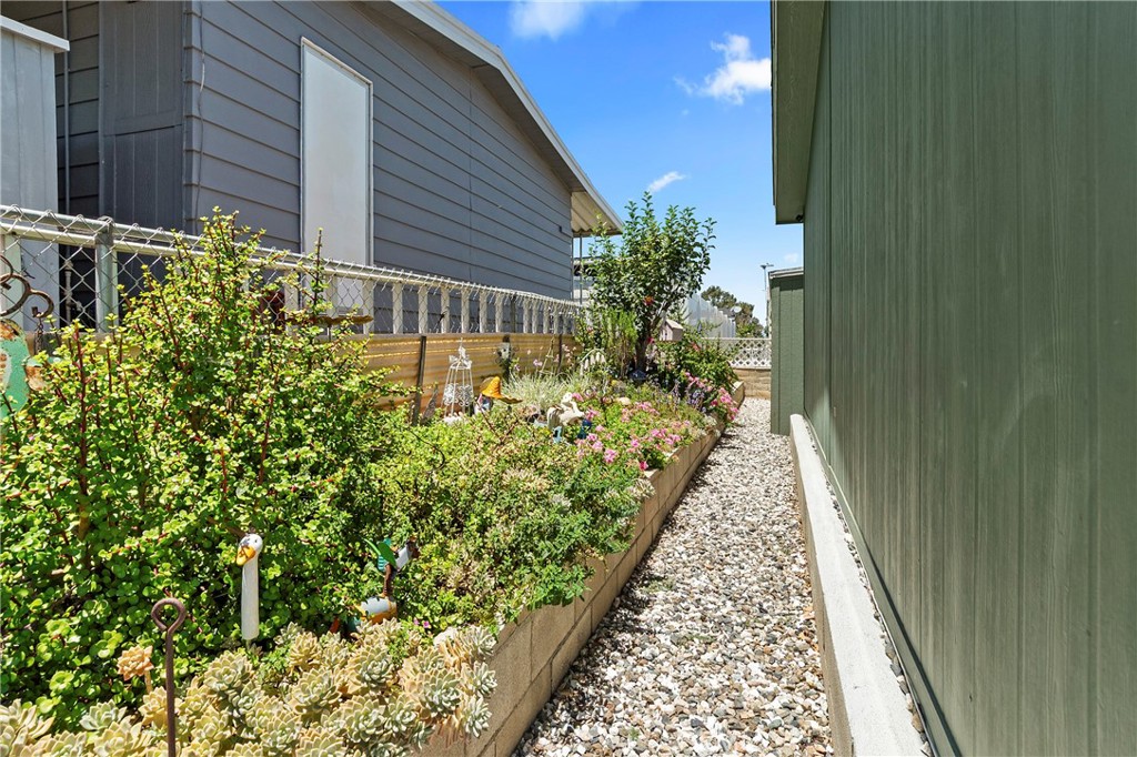 1424 Glengrove Property Photo 36