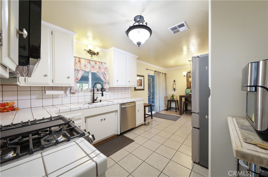 140 Langford Property Photo 25
