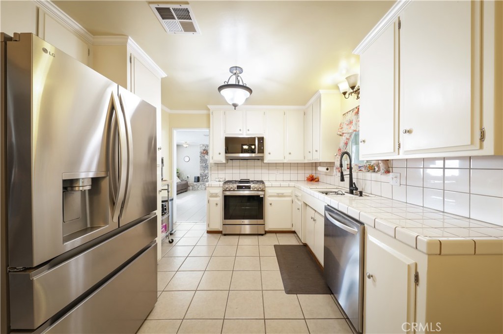 140 Langford Property Photo 27