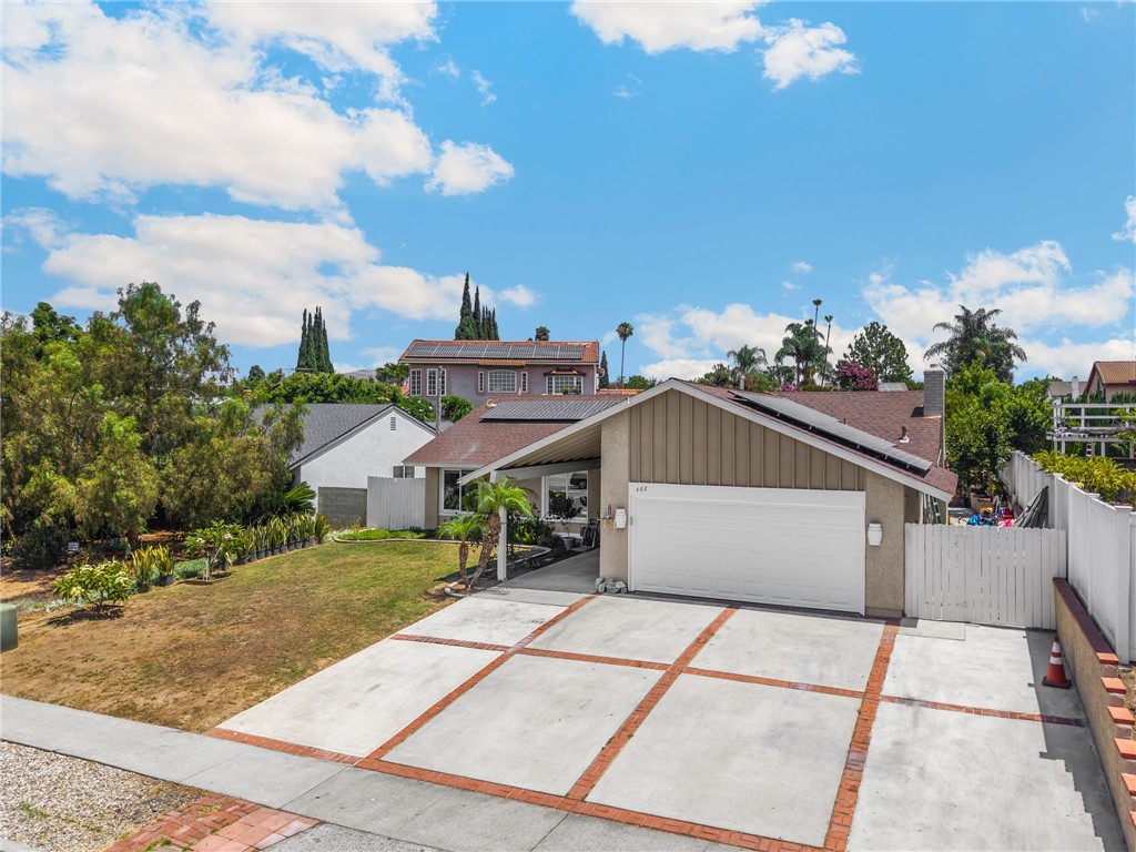 462 Castlegate Property Photo 1
