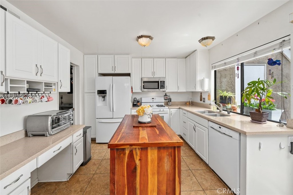 14 Greenleaf Property Photo 12