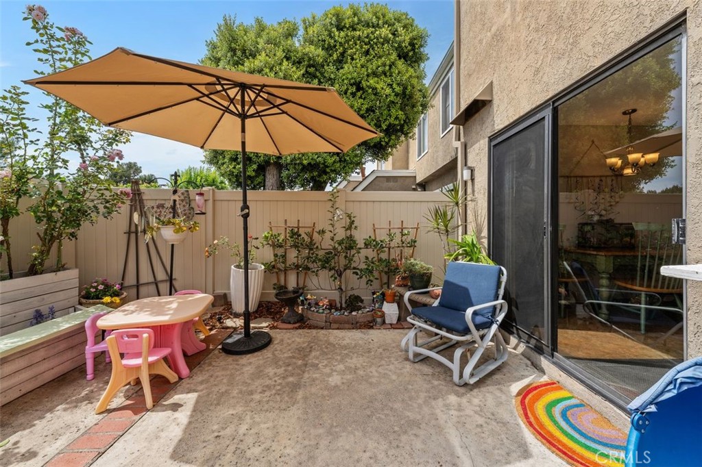14 Greenleaf Property Photo 28
