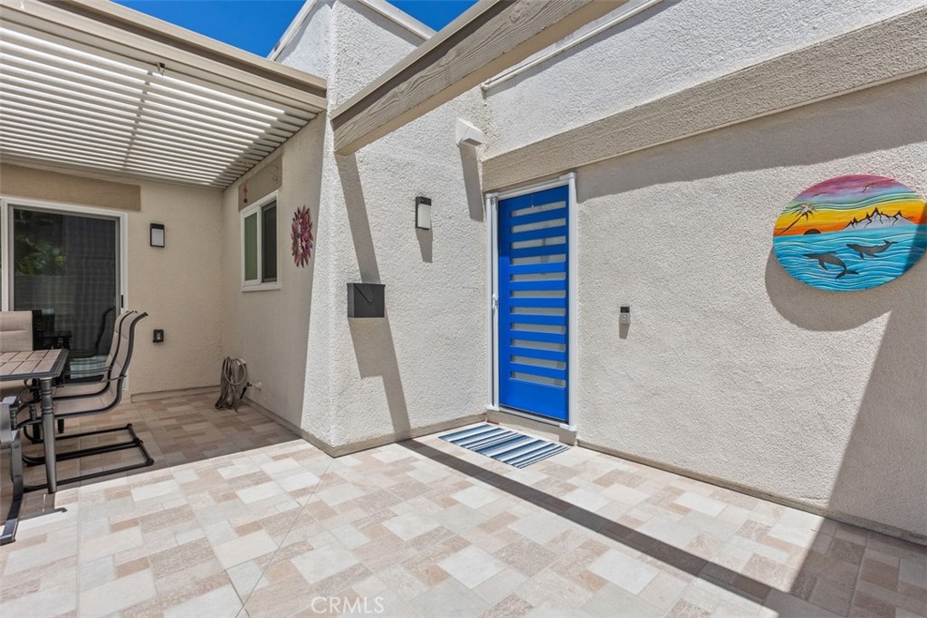 2013 Via Mariposa D Property Photo 2