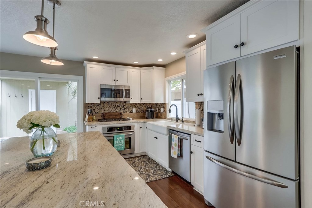 225 20th Property Photo 11