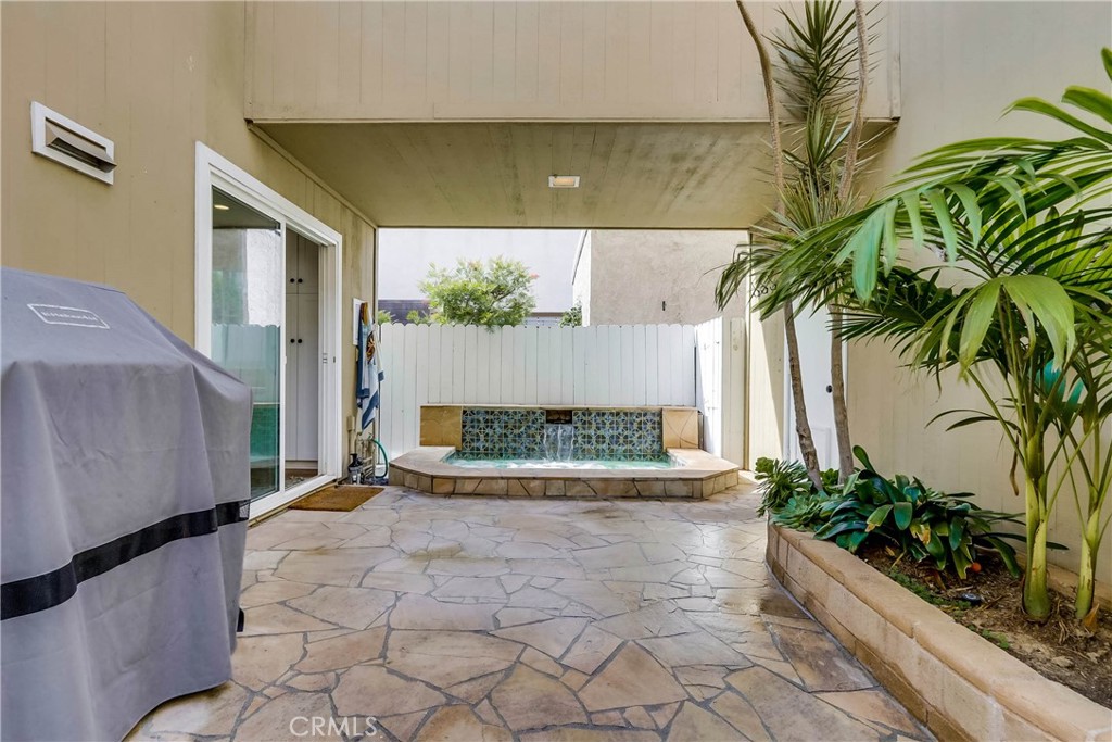 225 20th Property Photo 21