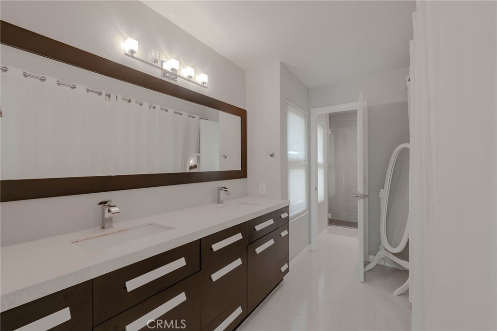 543 Victoria M Property Photo 9