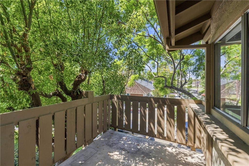 128 Clearbrook Property Photo 4