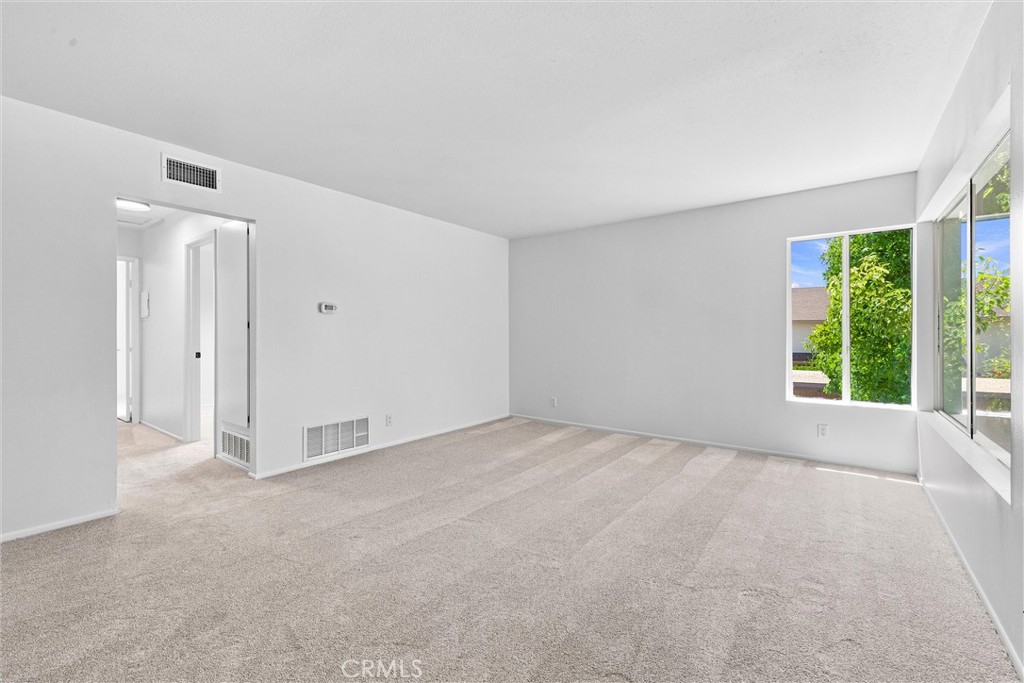 128 Clearbrook Property Photo 5