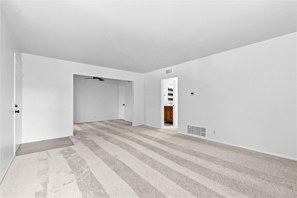 128 Clearbrook Property Photo 7