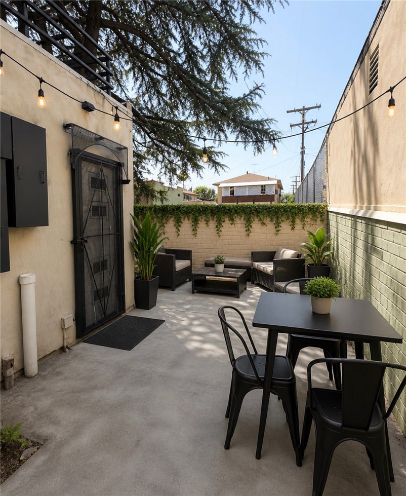 211 S Verdugo Property Photo 5