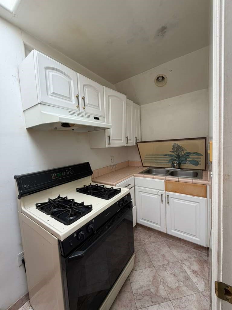 211 S Verdugo Property Photo 7