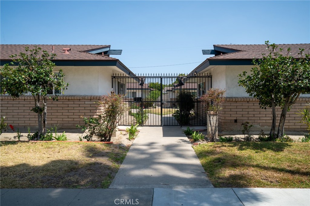 2127 E Almont Avenue Property Photo 3