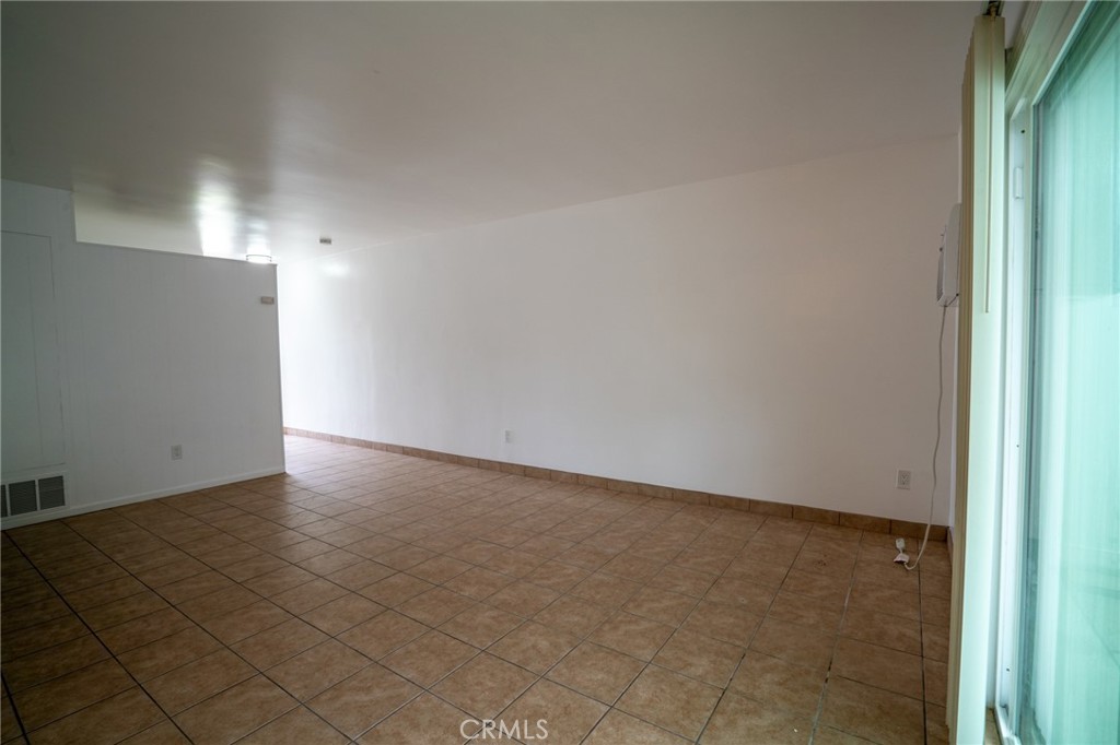 2127 E Almont Avenue Property Photo 5