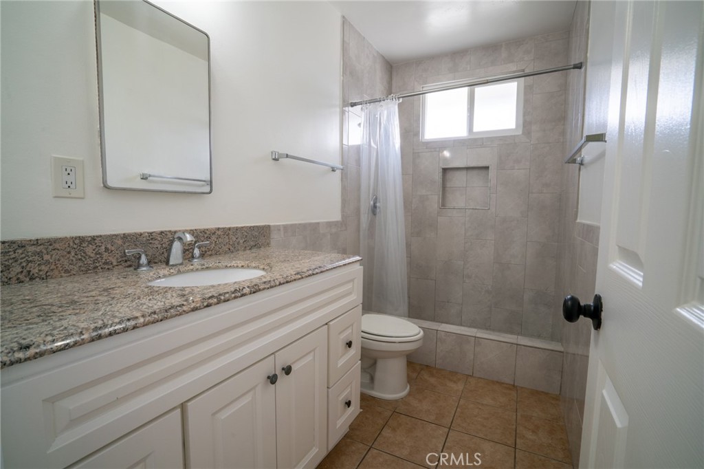 2127 E Almont Avenue Property Photo 9