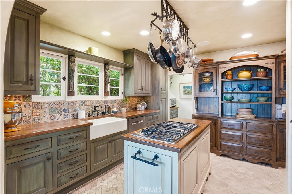 260 High Property Photo 12
