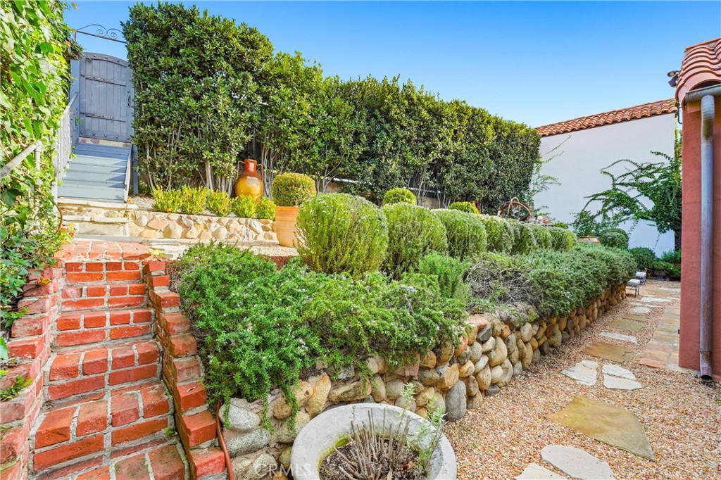 260 High Property Photo 31