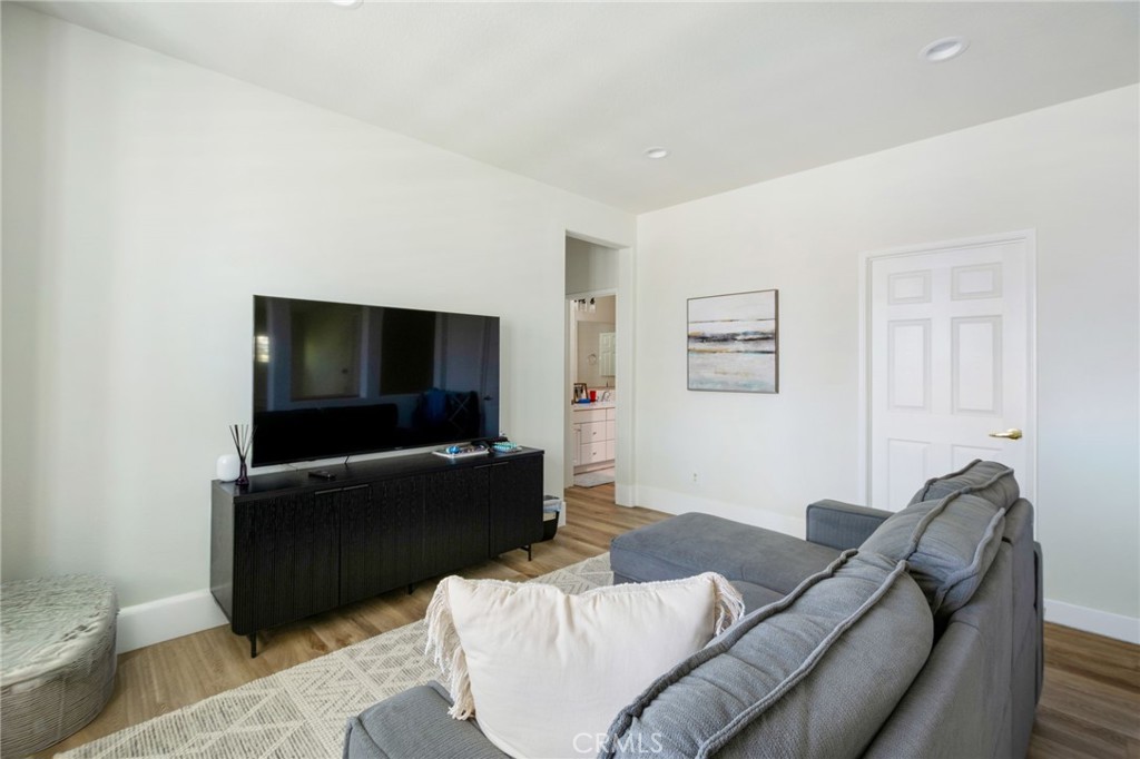 24 Thorp Spring Property Photo 22