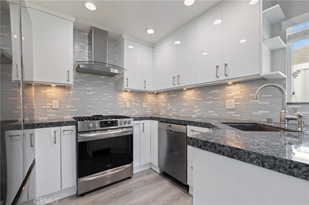 301 18th A Property Photo 1