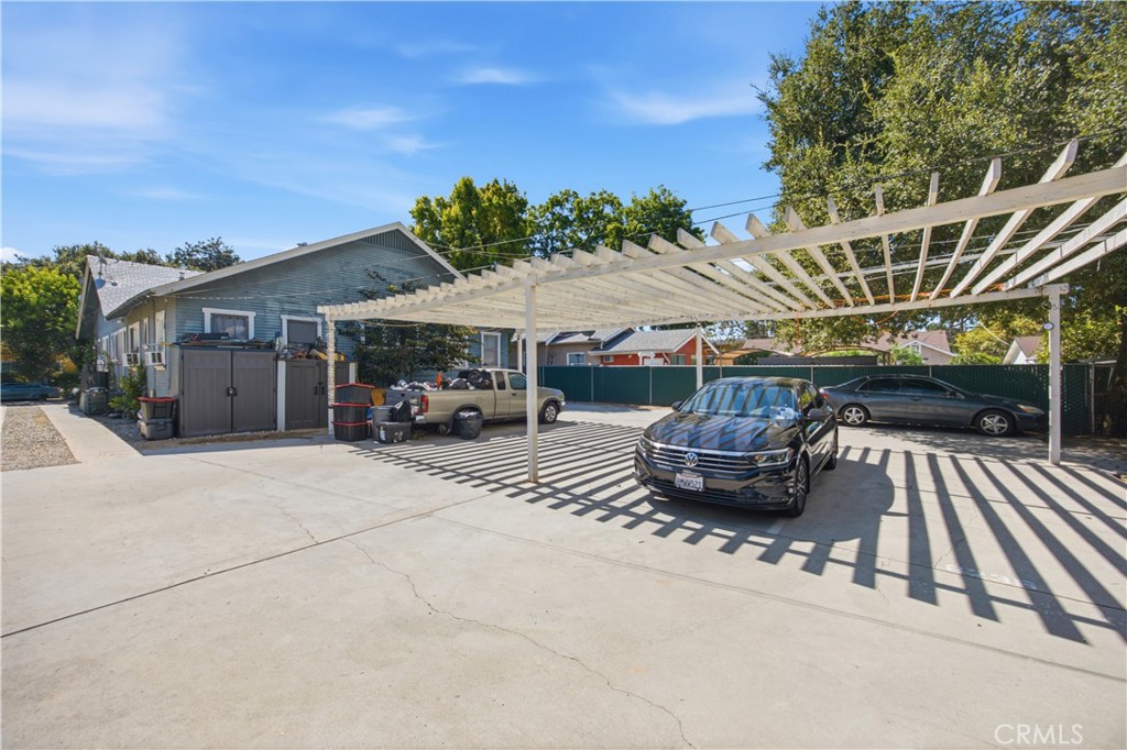 823 N Madison Avenue Property Photo 3