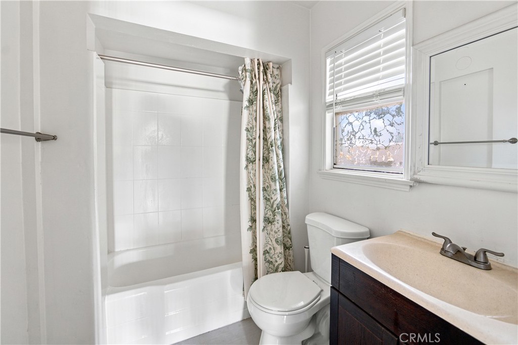 823 N Madison Avenue Property Photo 9